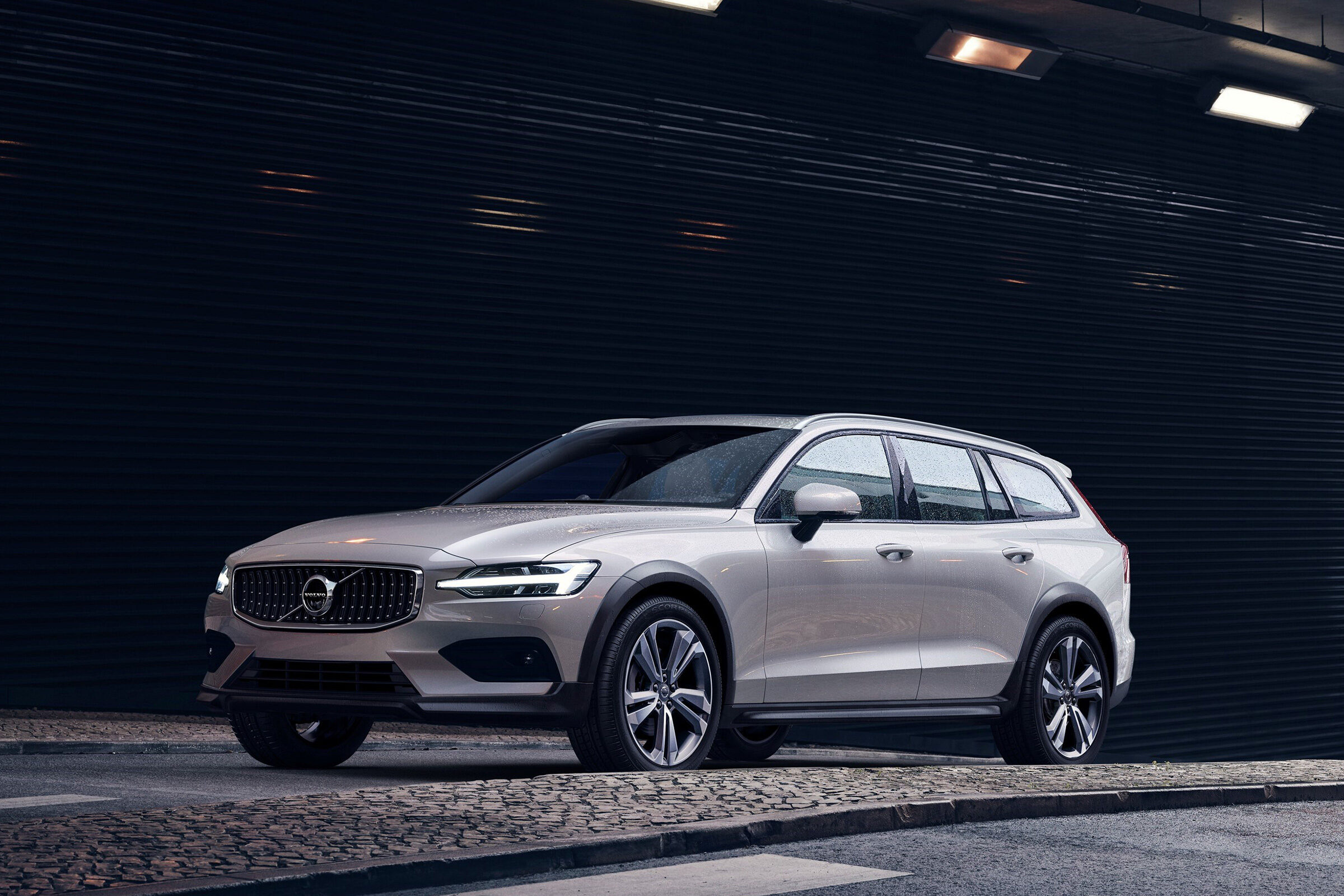 2.0 B4 D MHEV 197HP CORE AUTO AWDVolvo 