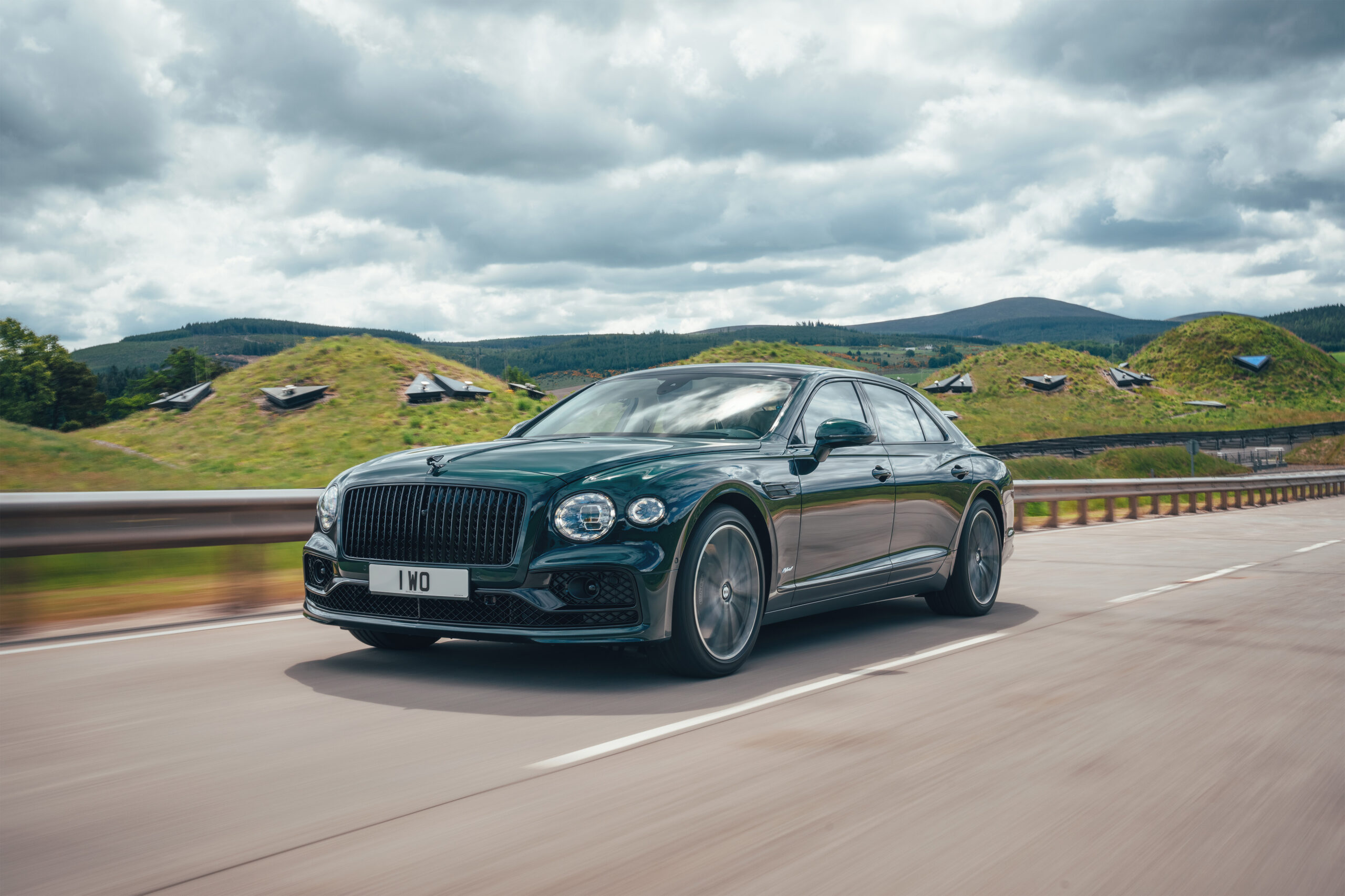 Bentley lanseaz noua versiune Flying Spur Hybrid 544 CP i autonomie 