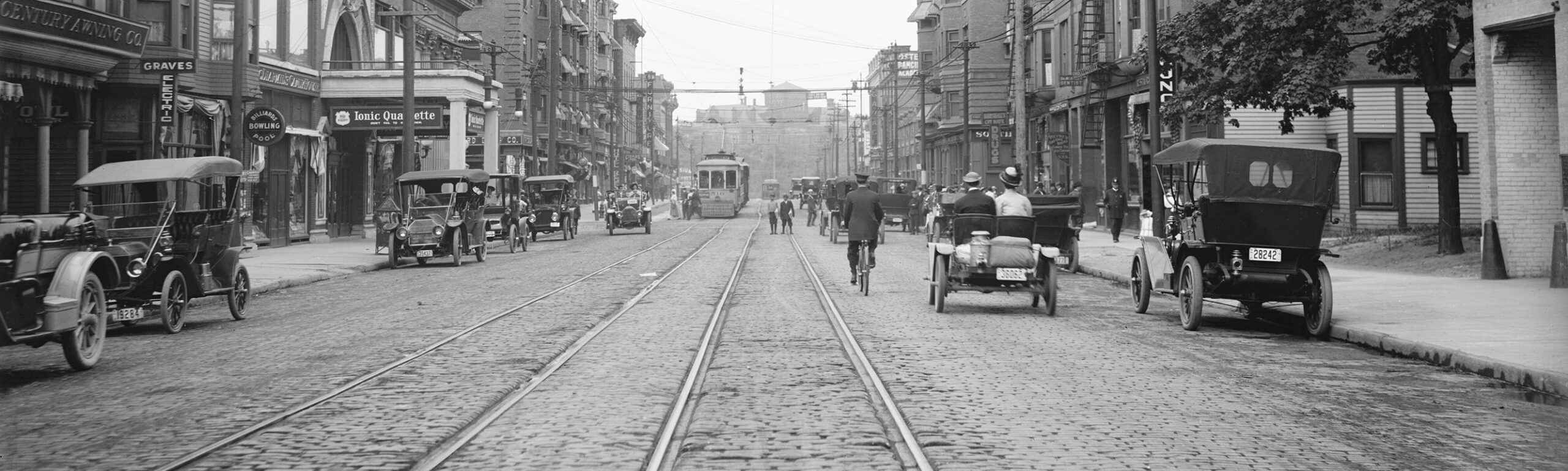 Oameni și cai versus mașini: cum erau văzute automobilele în 1908