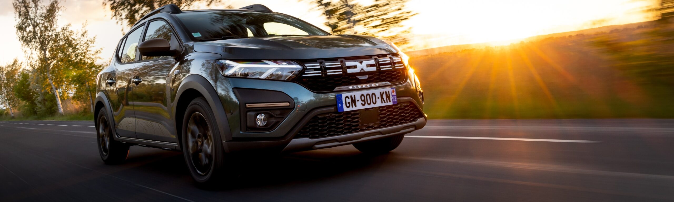 Cea mai vândută mașină din Europa: cum a ajuns Dacia Sandero să se bată cu Tesla Model Y