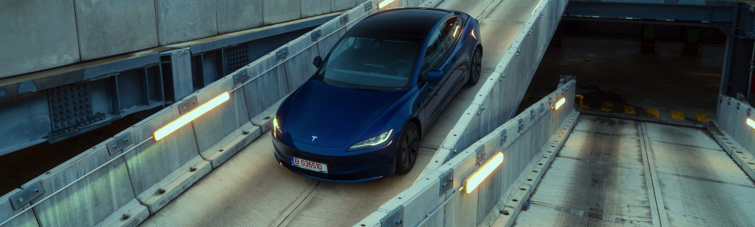 Tesla Model 3 out. Tesla Model 3 facelift In