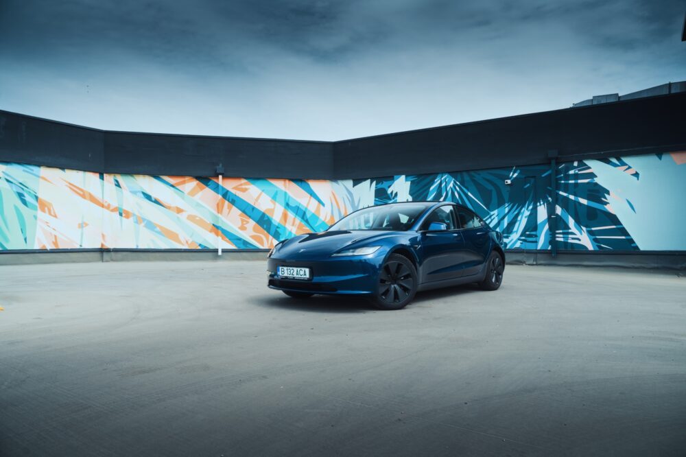 Viața cu o electrică: raport după un an cu Tesla Model 3