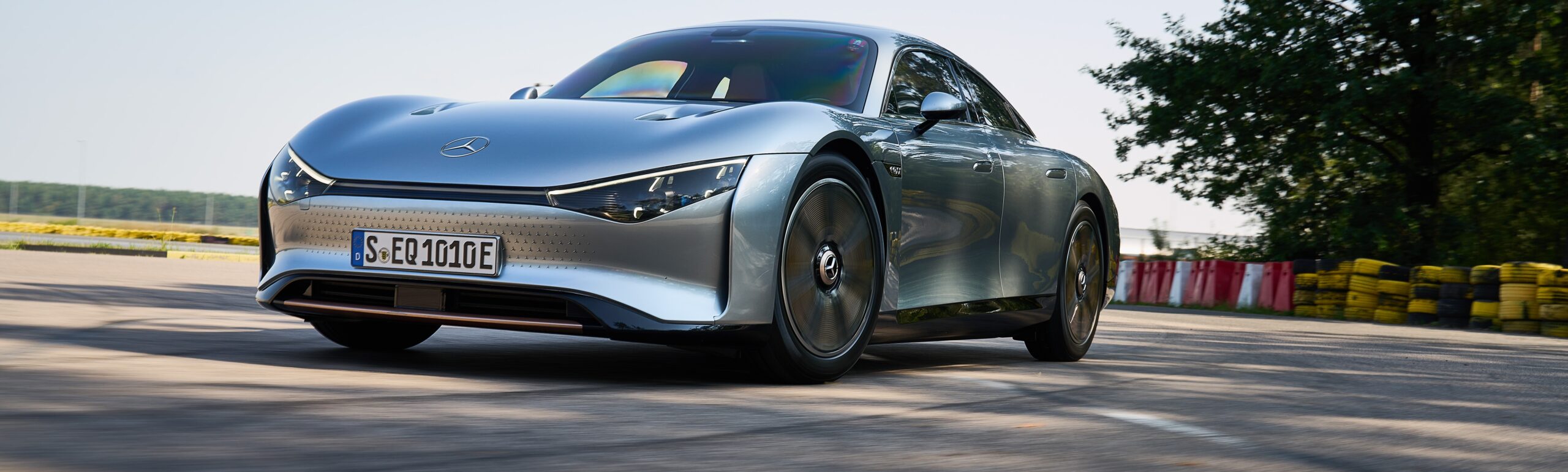 Viitorul Mercedes-Benz între două nuanțe: digital și electric