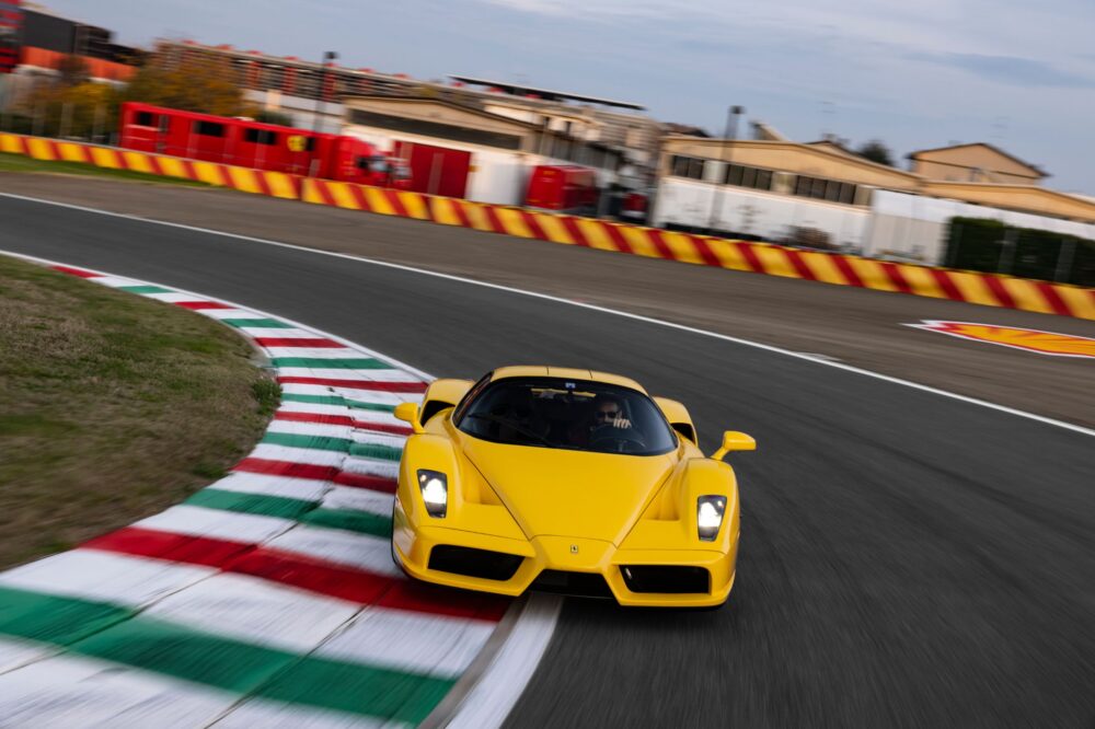 De la Ferrari Enzo la trenuri de mare viteză: eurile lui Ken Okuyama