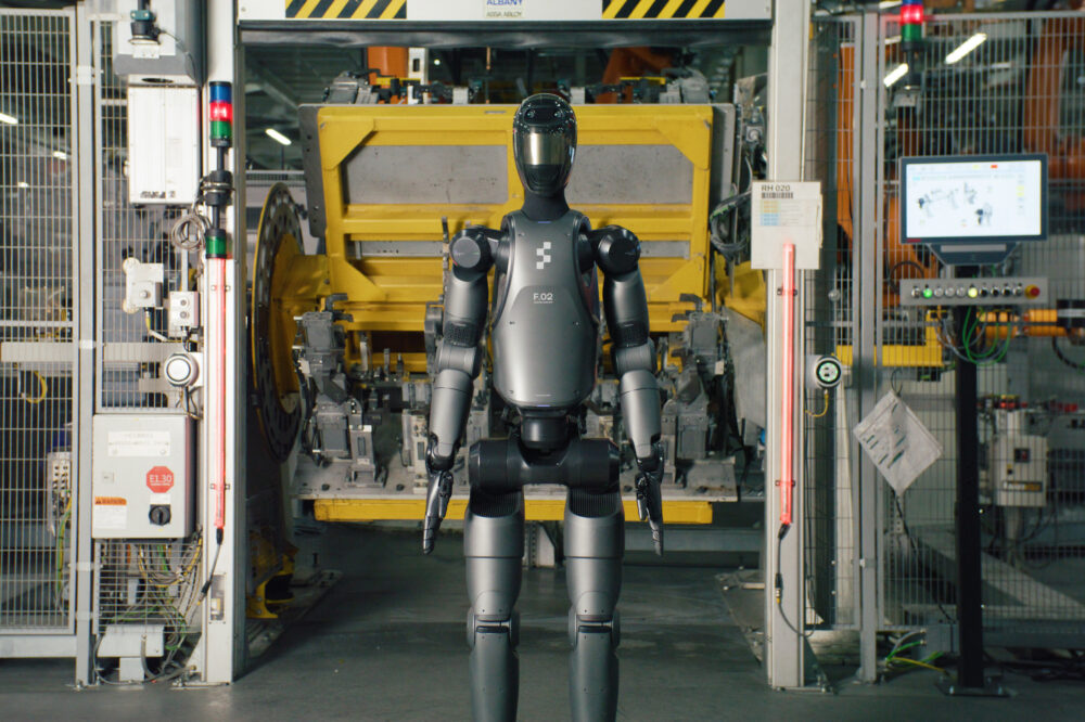 Roboți umanoizi: cum se automatizează producția în uzinele auto