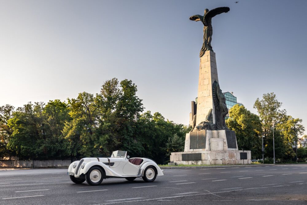 BMW 328 a revenit în București: o poveste „lightweight” cu greutate istorică
