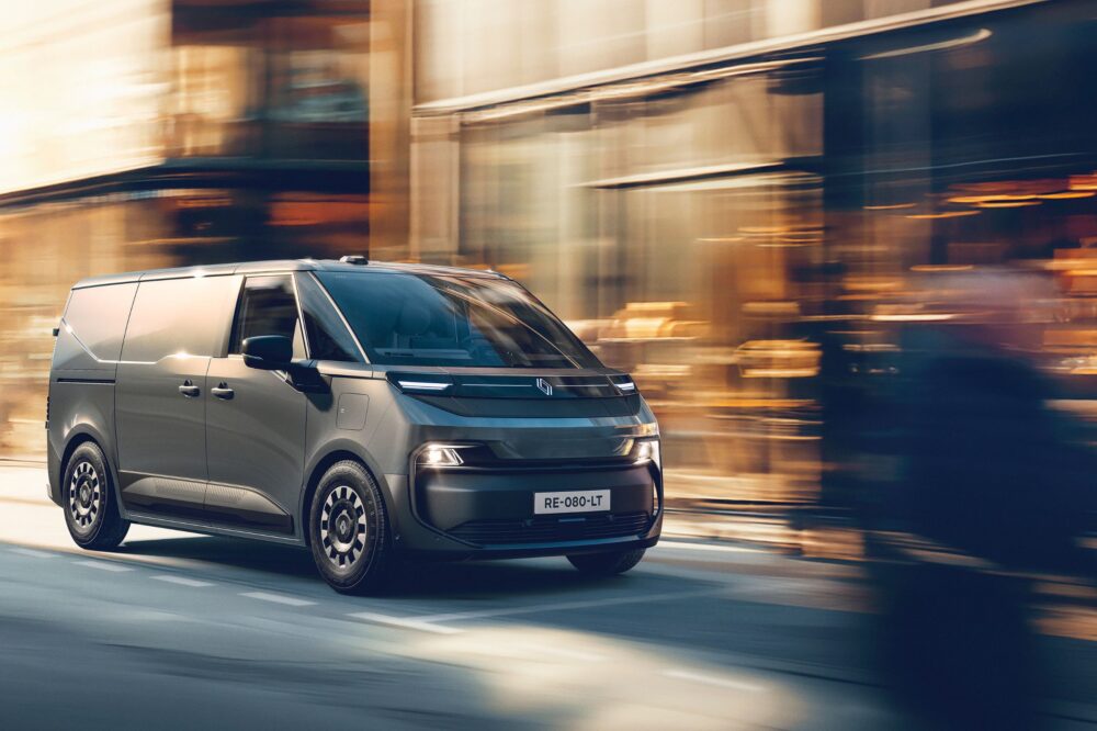 Noul Renault Trafic electric: kilowați grei la salonul transportatorilor din Lyon  