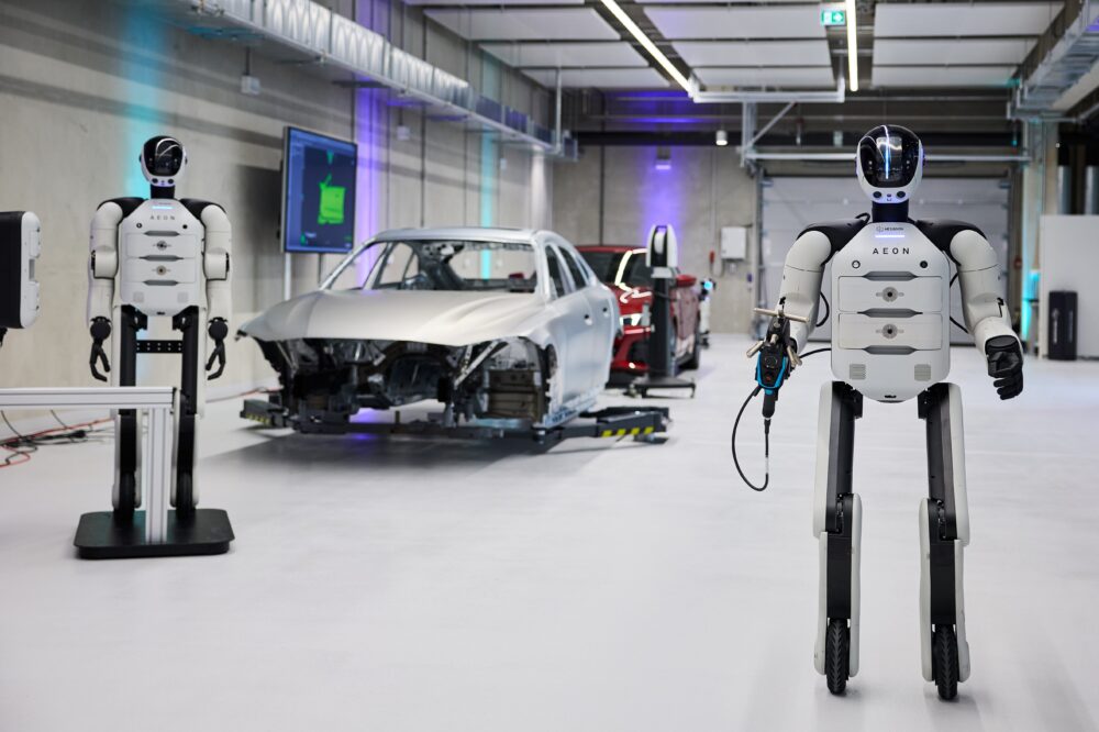 BMW Physical AI: Roboții care vor construi mașini
