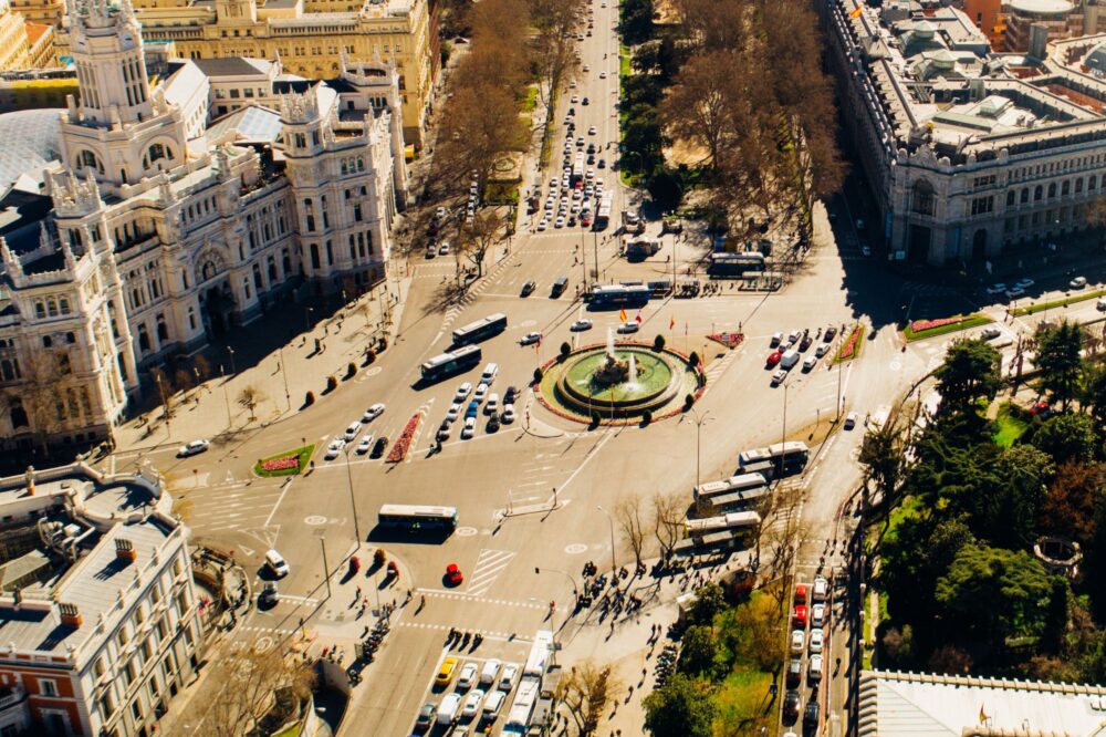 Piața auto din Europa în februarie 2026: creștere cu 33% pentru mașinile plug-in hybrid 