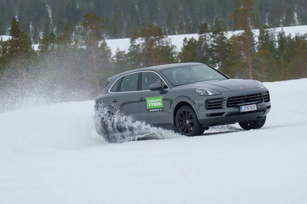 Acasă la Nokian: prim contact cu anvelopa Snowproof 3P la centrul de testare „White Hell”