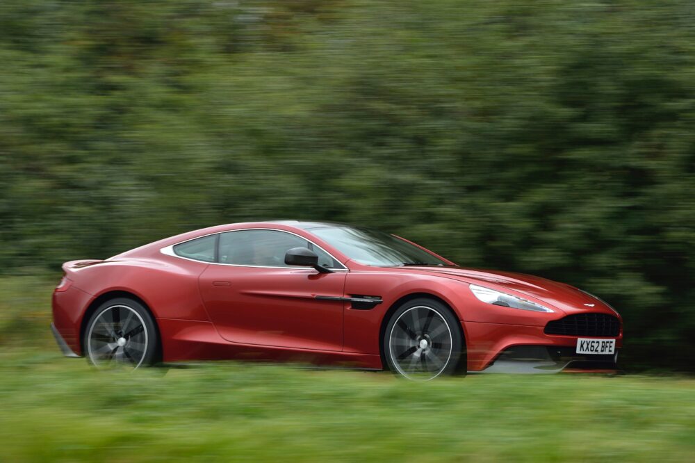 Aston Martin Vanquish: de la Ford la flagship