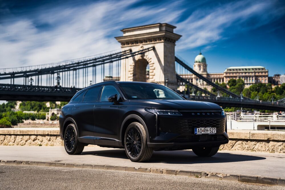 Test Drive: Omoda 9 plug-in hybrid Black Edition