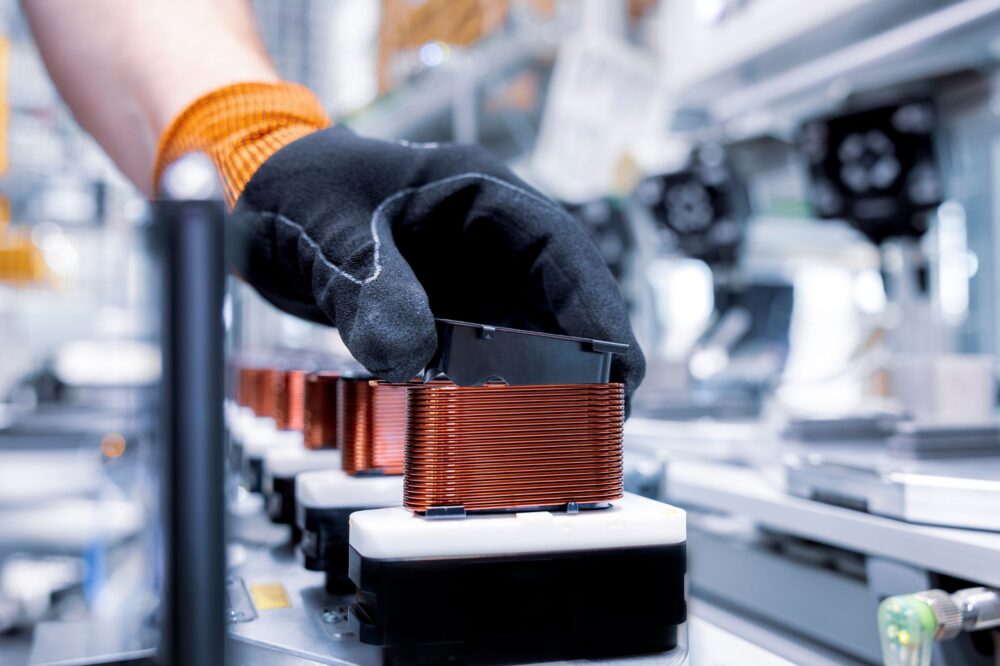 Motorul electric cu flux axial: de la experimentul lui Faraday la producția în masă