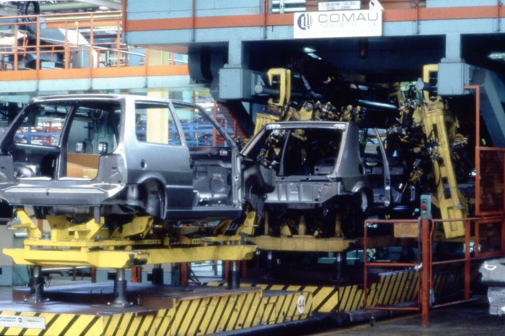 Fiat Strada: fabricat „manual” de roboți