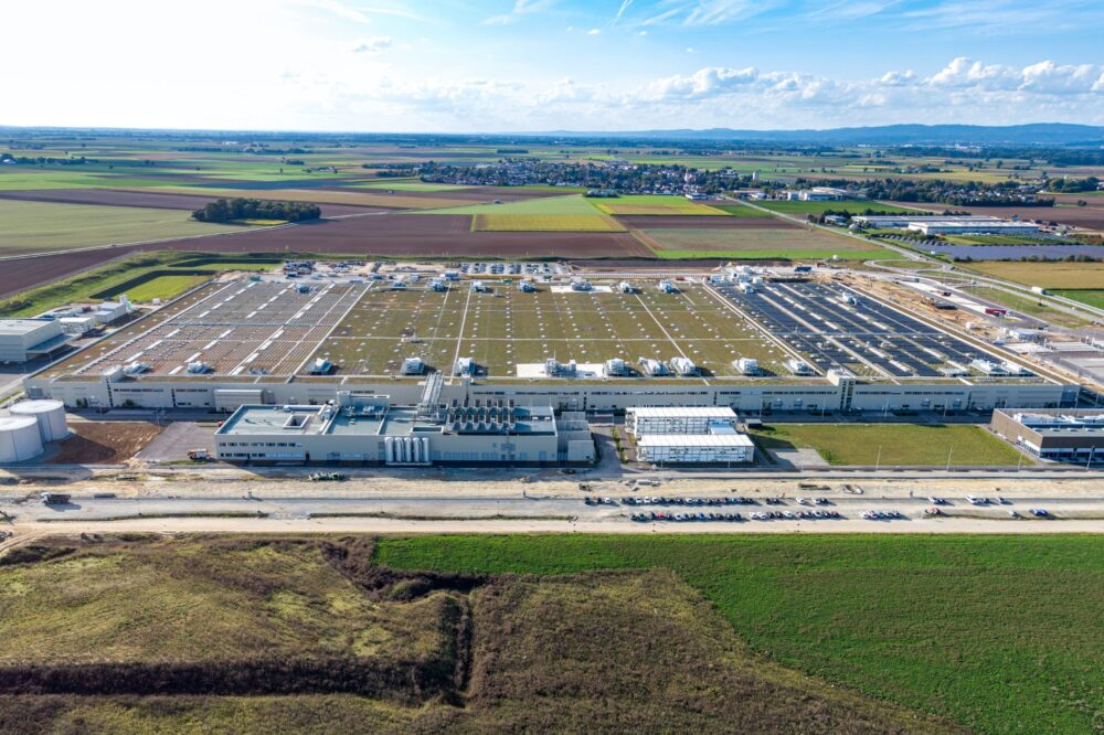Uzina BMW de la Irlbach-Strasskirchen: cum se produc bateriile cu cea mai mare autonomie din lume